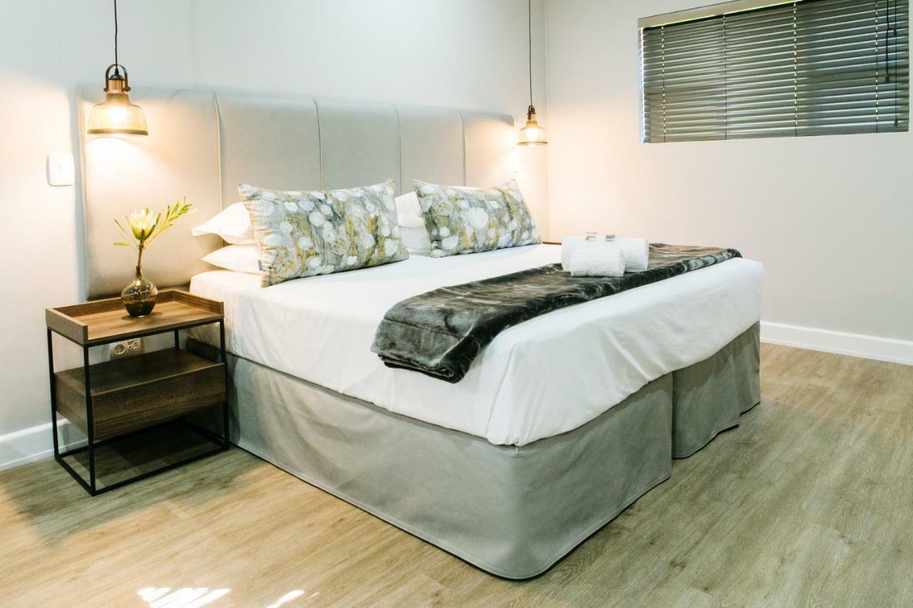 30 On Whites Guesthouse 블룸폰테인 외부 사진