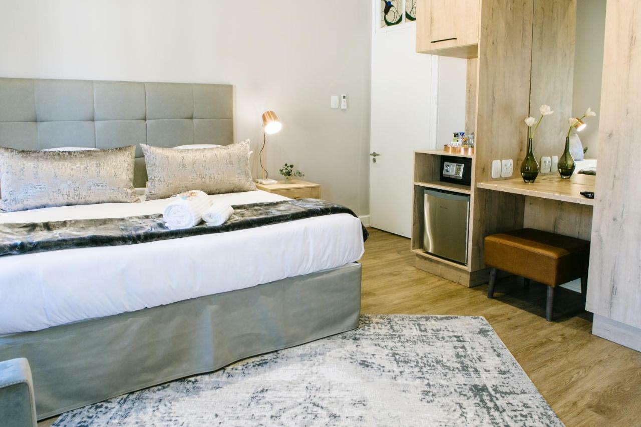 30 On Whites Guesthouse 블룸폰테인 외부 사진